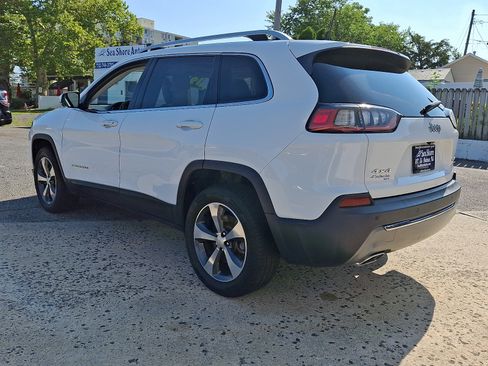 Used 2019 Jeep Cherokee Limited w/ Luxury Group AWD/4WD image 4