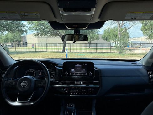 Used 2025 Nissan Pathfinder SV FWD image 35