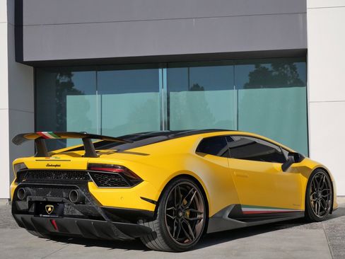 Used 2018 Lamborghini Huracan Performante image 3
