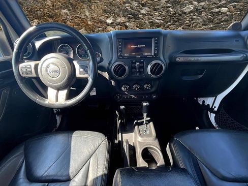 Used 2013 Jeep Wrangler Unlimited Sahara image 15