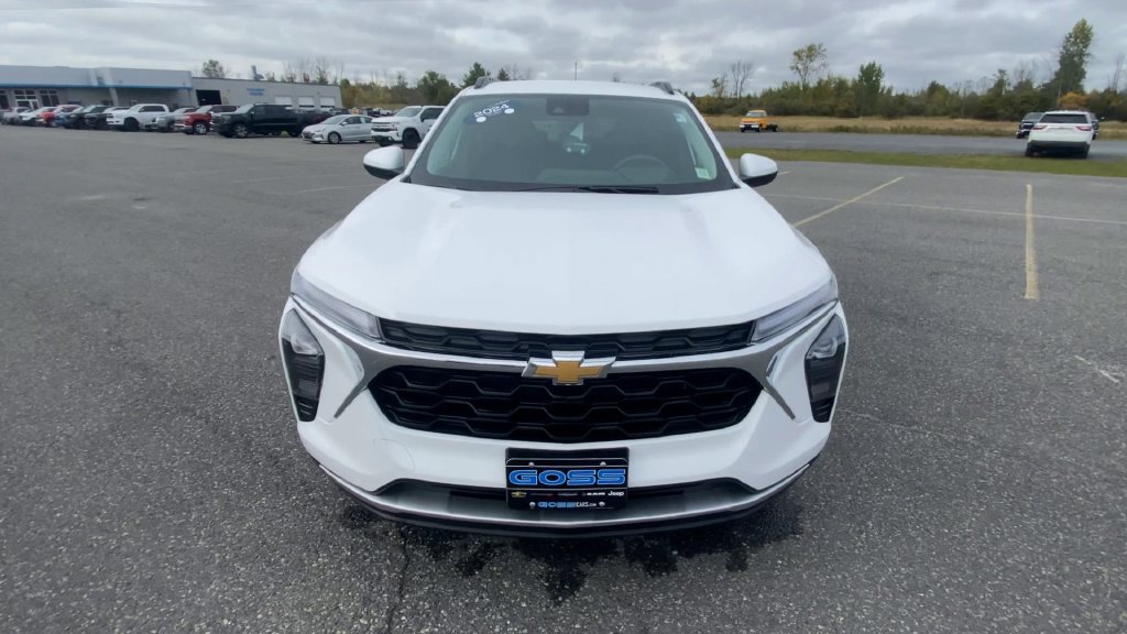 Certified 2024 Chevrolet Trax LT FWD image 3
