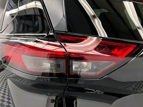 New 2025 Nissan Rogue S image 18