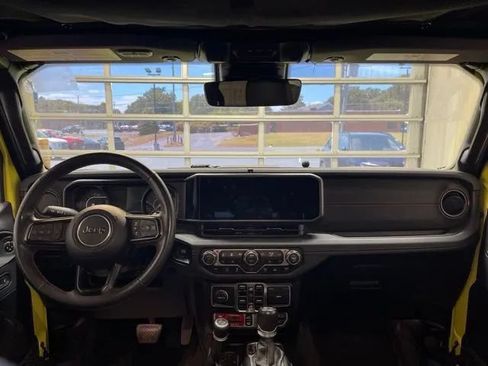 Used 2024 Jeep Wrangler Unlimited Rubicon AWD/4WD image 21