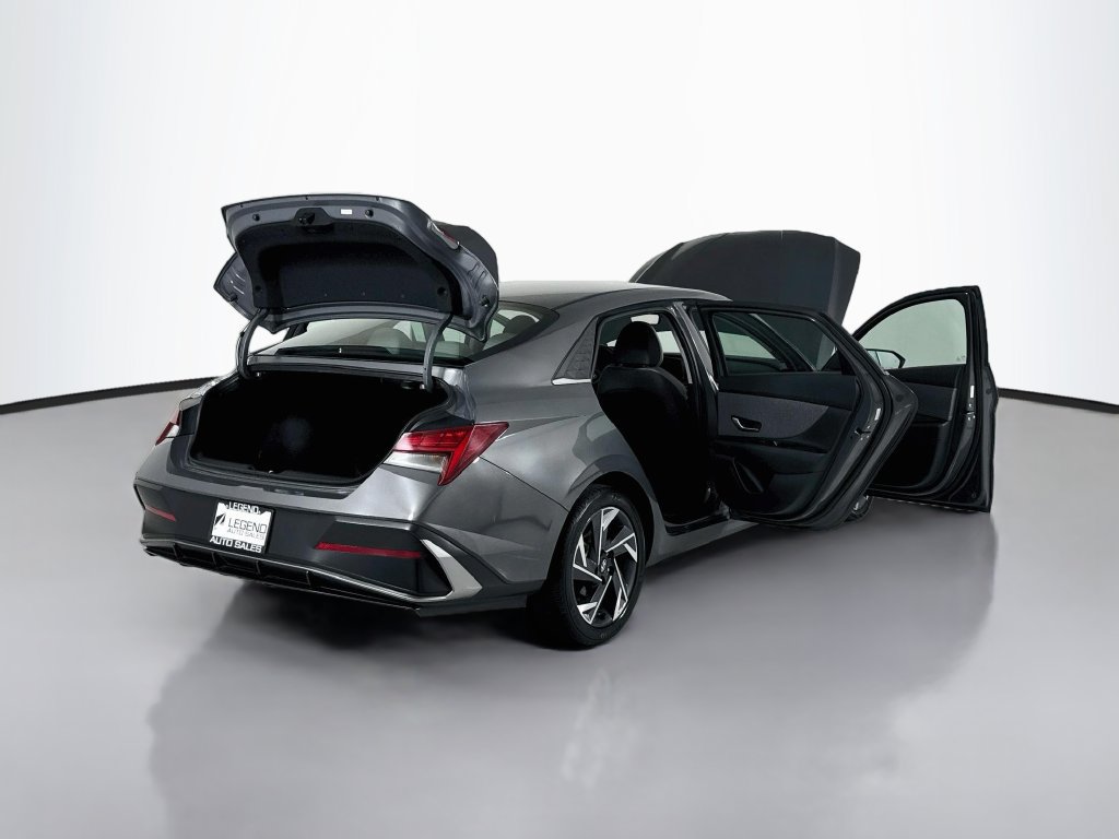 Used 2025 Hyundai Elantra Limited FWD image 22