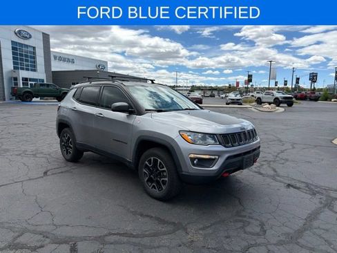 Used 2019 Jeep Compass Trailhawk AWD/4WD image 2