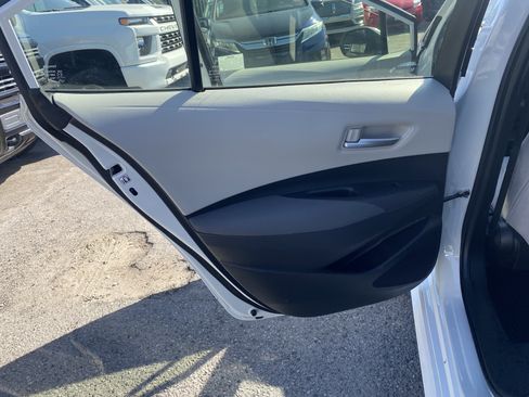 Used 2020 Toyota Corolla LE FWD image 19