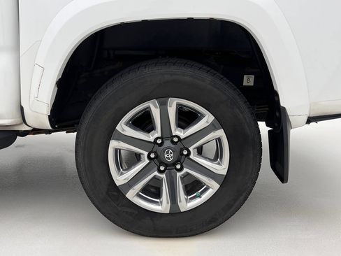 Used 2019 Toyota Tacoma Limited AWD/4WD image 28