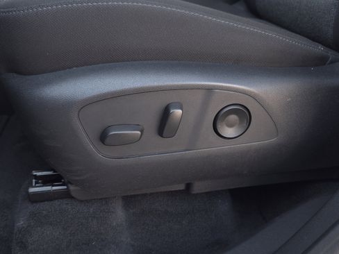 Used 2025 GMC Acadia Elevation image 9