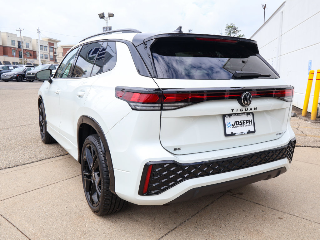 New 2026 Volkswagen Tiguan SE R-Line AWD/4WD image 3