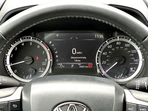 Used 2024 Toyota Highlander LE AWD/4WD image 25