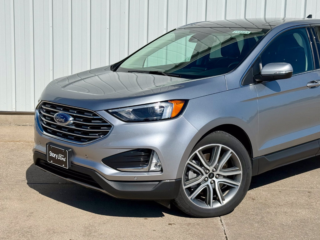 Used 2024 Ford Edge Titanium AWD/4WD image 2