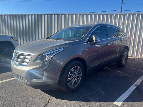 Used 2017 Cadillac XT5 Luxury w/ Driver Awareness Package FWD image 3