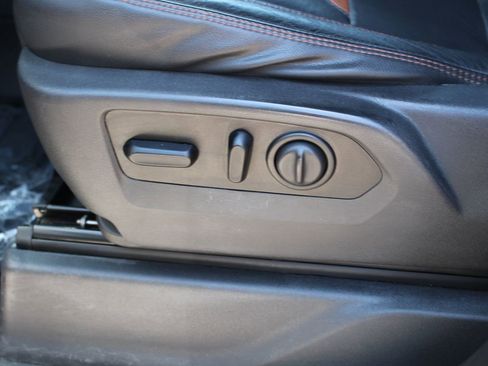 Used 2021 GMC Sierra 1500 AT4 w/ AT4 Preferred Package image 9