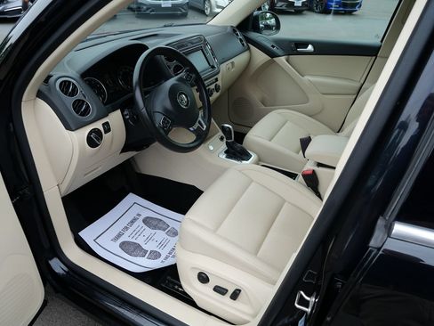 Used 2017 Volkswagen Tiguan Wolfsburg Edition AWD/4WD image 9