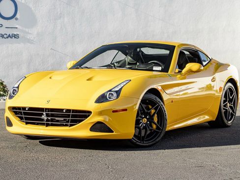 Used 2018 Ferrari California T image 2
