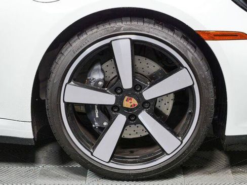 Used 2025 Porsche 911 Carrera RWD image 32