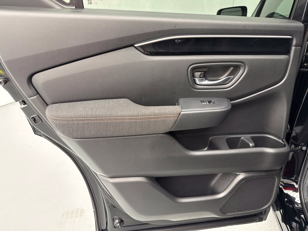 Certified 2025 Honda Pilot Sport image 16