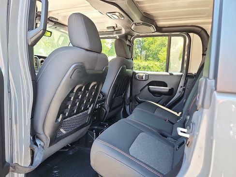 Used 2021 Jeep Gladiator Mojave AWD/4WD image 10