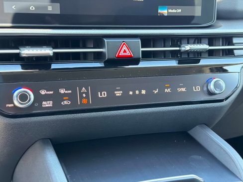 New 2026 Kia Sportage LX FWD image 22