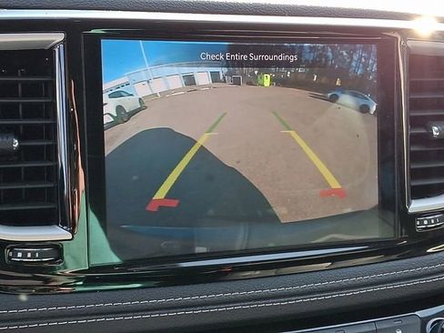 Used 2022 Chrysler Pacifica Touring-L image 22