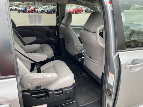 Used 2020 Toyota Sienna Limited Premium w/ Protection Package FWD image 52