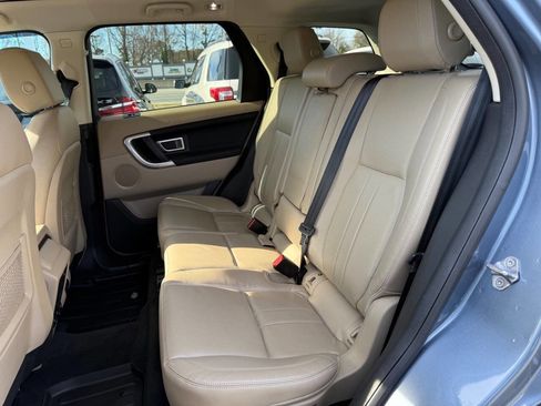 Used 2019 Land Rover Discovery Sport HSE image 15