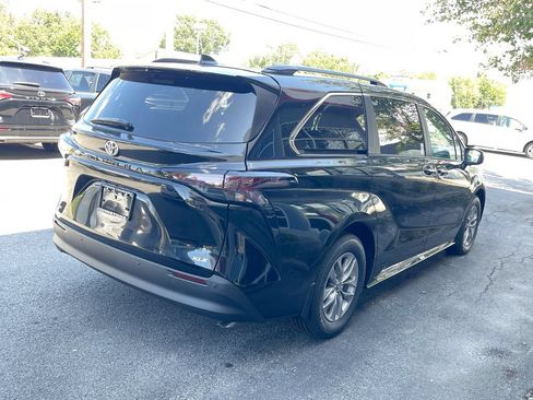 Used 2026 Toyota Sienna XLE FWD image 15