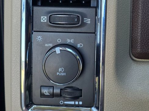 Used 2015 RAM 2500 Laramie w/ Convenience Group AWD/4WD image 28