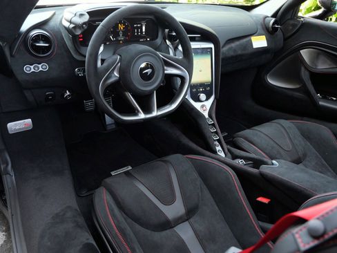 Used 2024 McLaren 750S Spider image 8