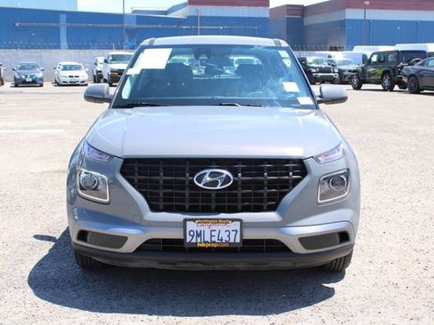 Used 2021 Hyundai Venue SE FWD image 2