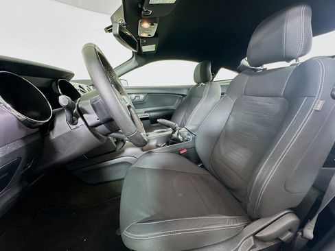 Used 2017 Ford Mustang Coupe image 13