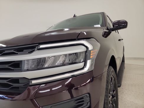 Used 2024 Ford Expedition XLT RWD image 9