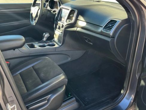 Used 2018 Jeep Grand Cherokee Altitude AWD/4WD image 19