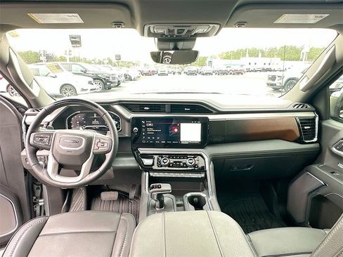 Used 2025 GMC Sierra 1500 Denali image 3