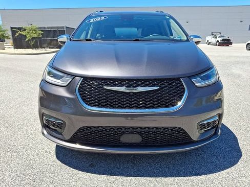Used 2023 Chrysler Pacifica Limited FWD image 5