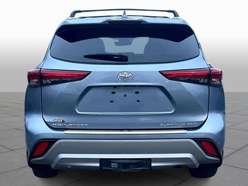 Certified 2022 Toyota Highlander Platinum image 4