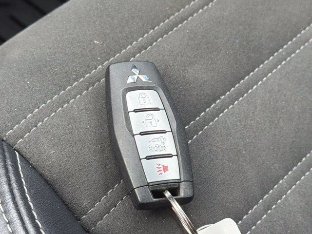 Used 2023 Mitsubishi Outlander SE Black Edition FWD image 34