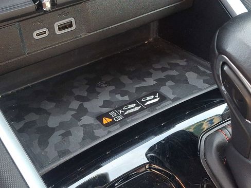 Used 2024 Chevrolet Colorado Z71 w/ Z71 Convenience Package 2 image 25