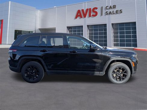 Used 2024 Jeep Grand Cherokee Altitude image 7