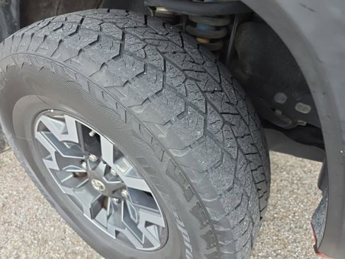 Used 2016 Toyota Tacoma TRD Off-Road image 2