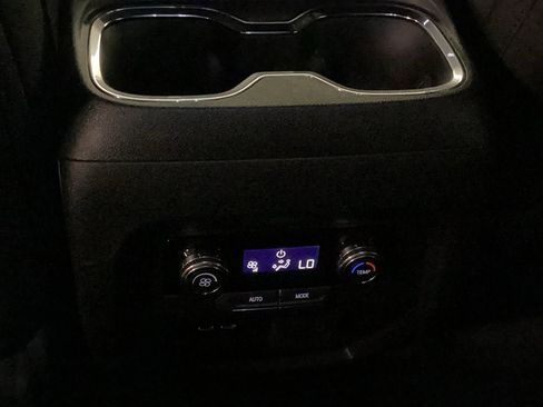 Used 2025 GMC Acadia Elevation image 11