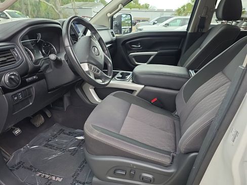 Used 2023 Nissan Titan SV w/ SV Convenience Package image 5