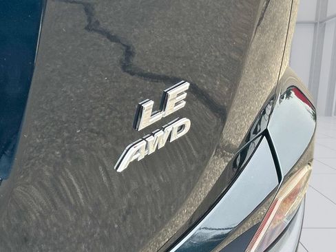 Used 2018 Toyota RAV4 LE AWD/4WD image 13