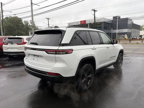 Used 2022 Jeep Grand Cherokee Altitude AWD/4WD image 8