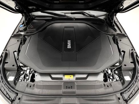 New 2027 BMW i5 xDrive40 AWD/4WD image 14
