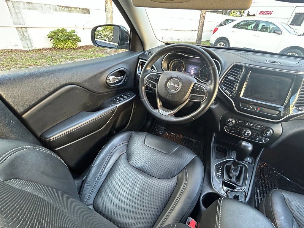 Used 2019 Jeep Cherokee Limited FWD image 10