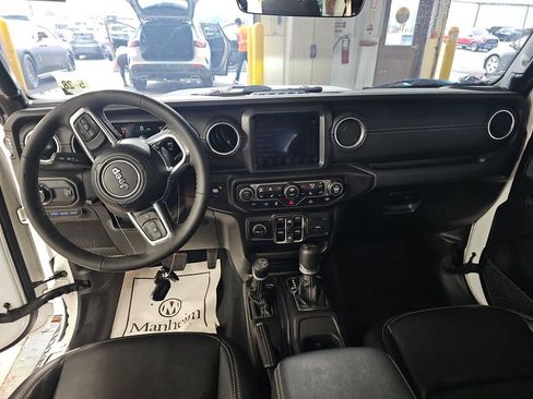Used 2023 Jeep Wrangler Unlimited Sahara w/ Cold Weather Group AWD/4WD image 6