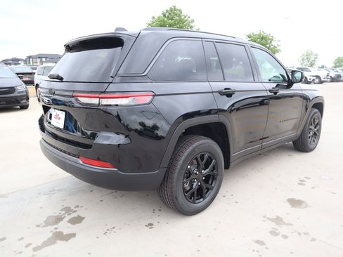 New 2026 Jeep Grand Cherokee Altitude AWD/4WD image 22