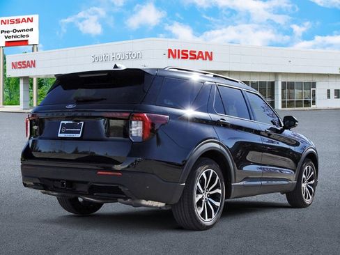 Used 2025 Ford Explorer ST-Line image 4
