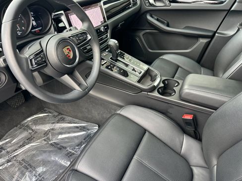 Used 2025 Porsche Macan Turbo image 4